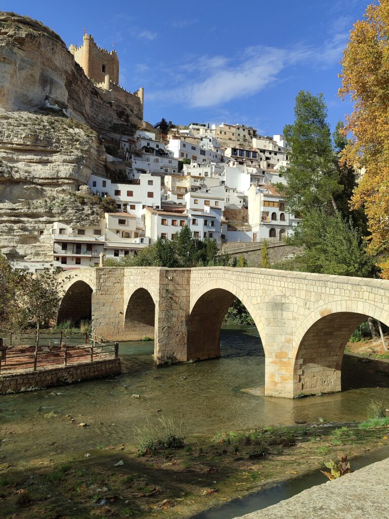Puente romano de Alcalá del Júcar aunque sea llamado romano este puente es del siglo XVIII